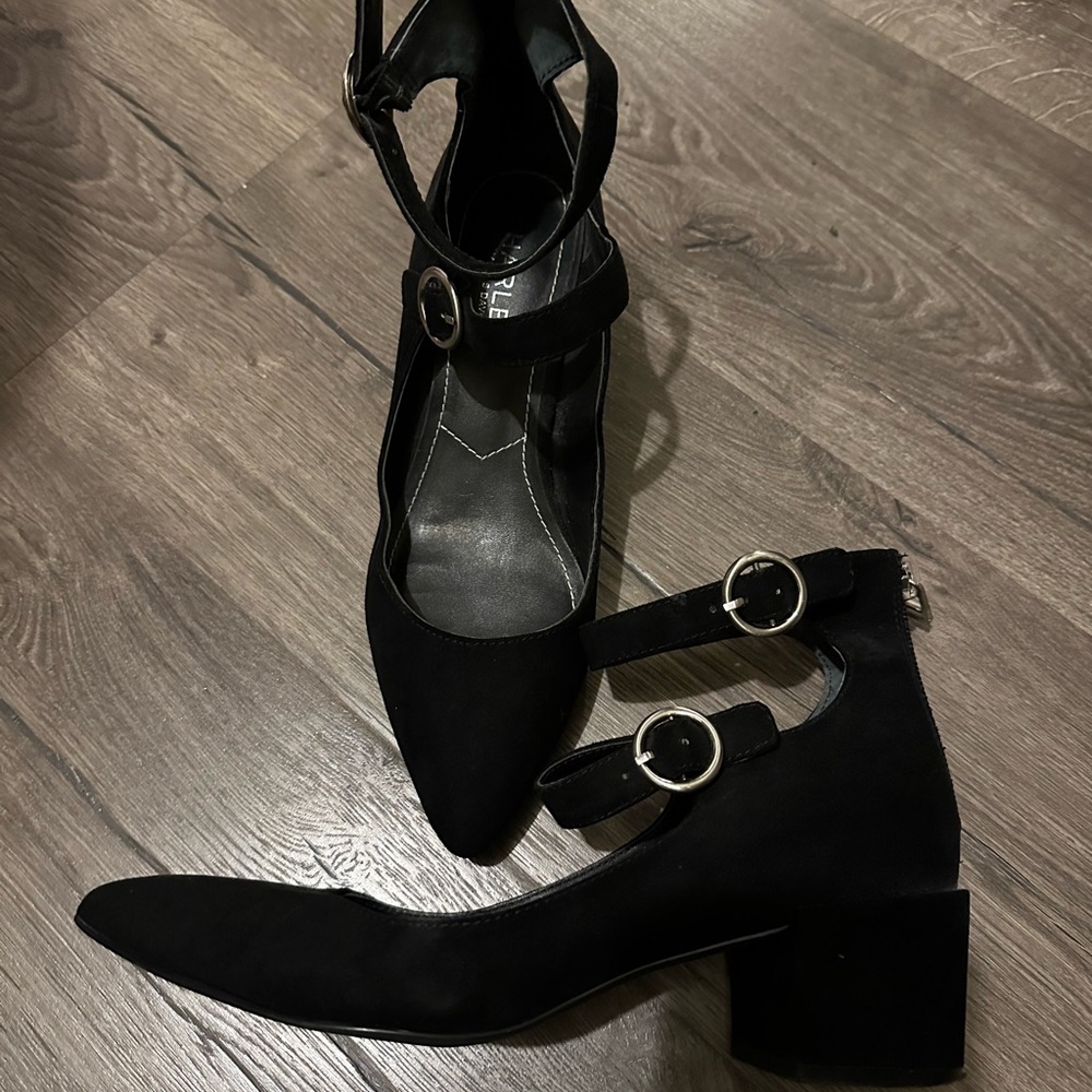 Edgy pointed toe buckle ankle black leather suede shoes